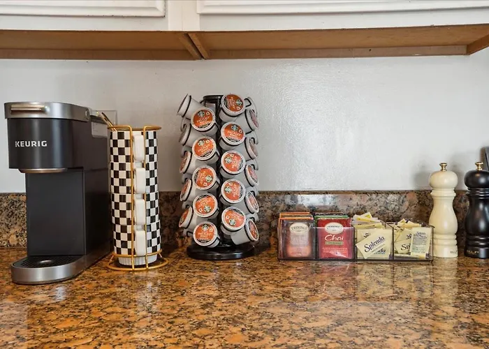 Chic Boho Retreat - Pool, Patio, Mini Golf & Arcade, Mins From Universal Studios!