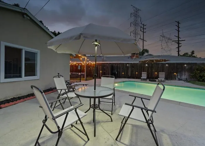 Chic Boho Retreat - Pool, Patio, Mini Golf & Arcade, Mins From Universal Studios!