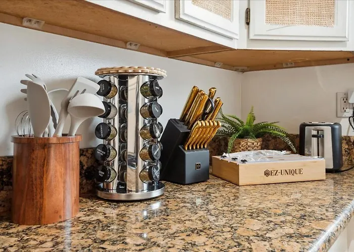 Chic Boho Retreat - Pool, Patio, Mini Golf & Arcade, Mins From Universal Studios!