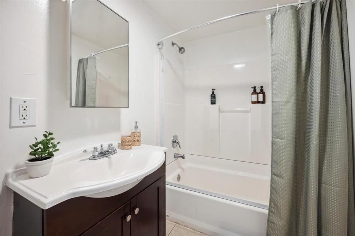 Chic Boho Retreat - Pool, Patio, Mini Golf & Arcade, Mins From Universal Studios! Ferienhaus