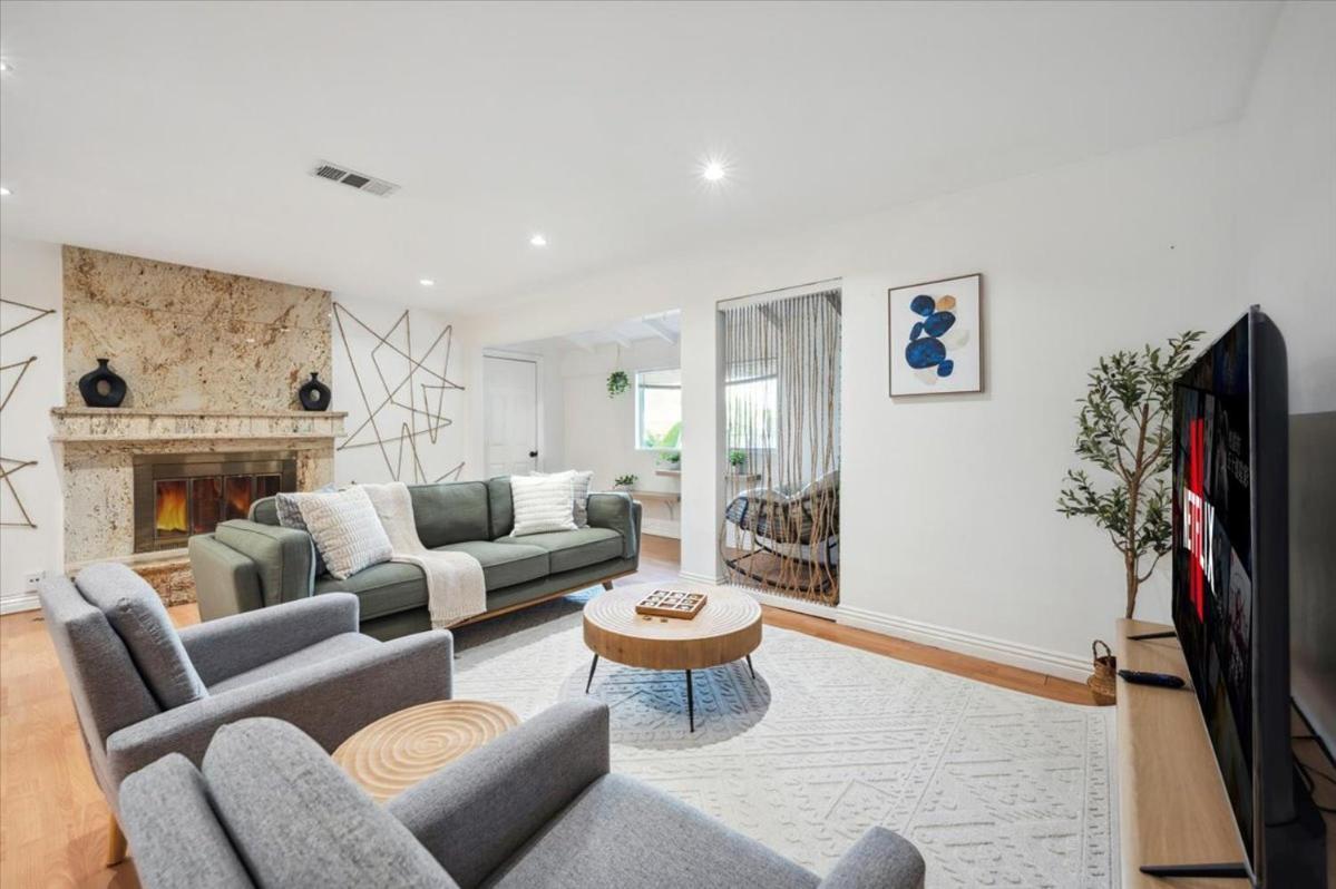 Chic Boho Retreat - Pool, Patio, Mini Golf & Arcade, Mins From Universal Studios! Los Angeles