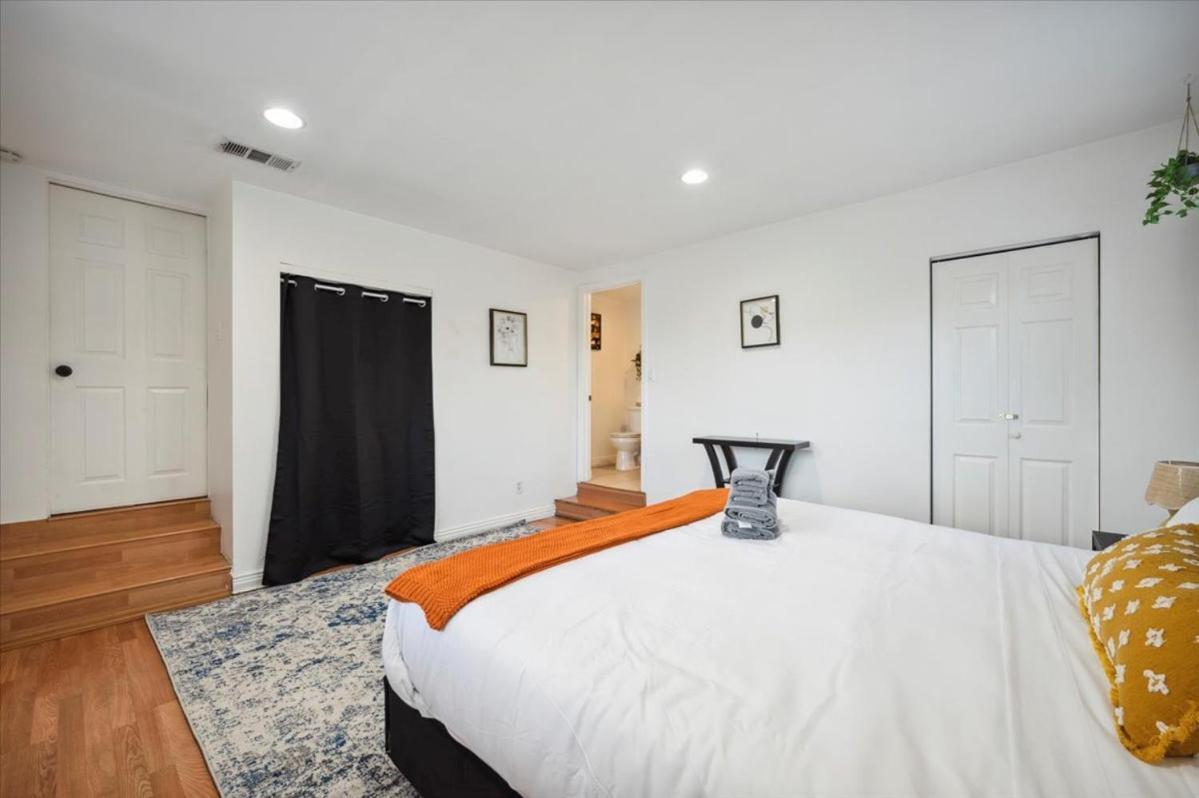 Chic Boho Retreat - Pool, Patio, Mini Golf & Arcade, Mins From Universal Studios! Ferienhaus Los Angeles